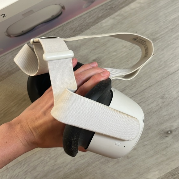 Oculus quest 2 VR headset - Picture 2 of 7